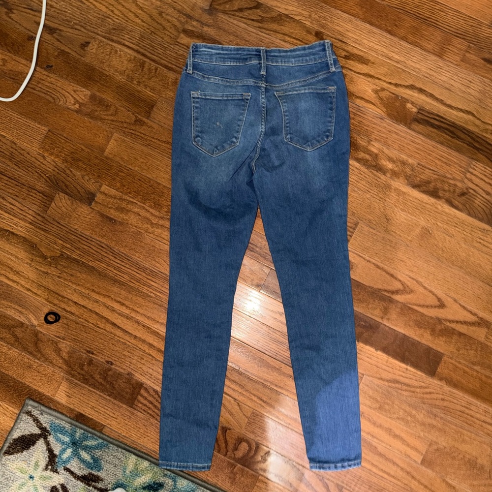Old Navy Women's Skinny Jeans in Classic Blue - Picture 2 of 4